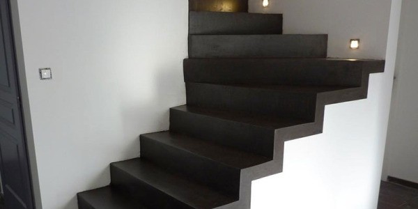 Béton ciré sur escalier carrelé