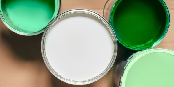 Quelle différence entre peinture veloutée et peinture satinée ?