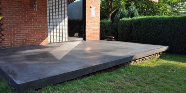 Comment résiste le béton ciré en extérieur ?